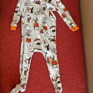 Pottery Barn Kids Peanuts Snoopy Halloween Footie - Gray and Orange